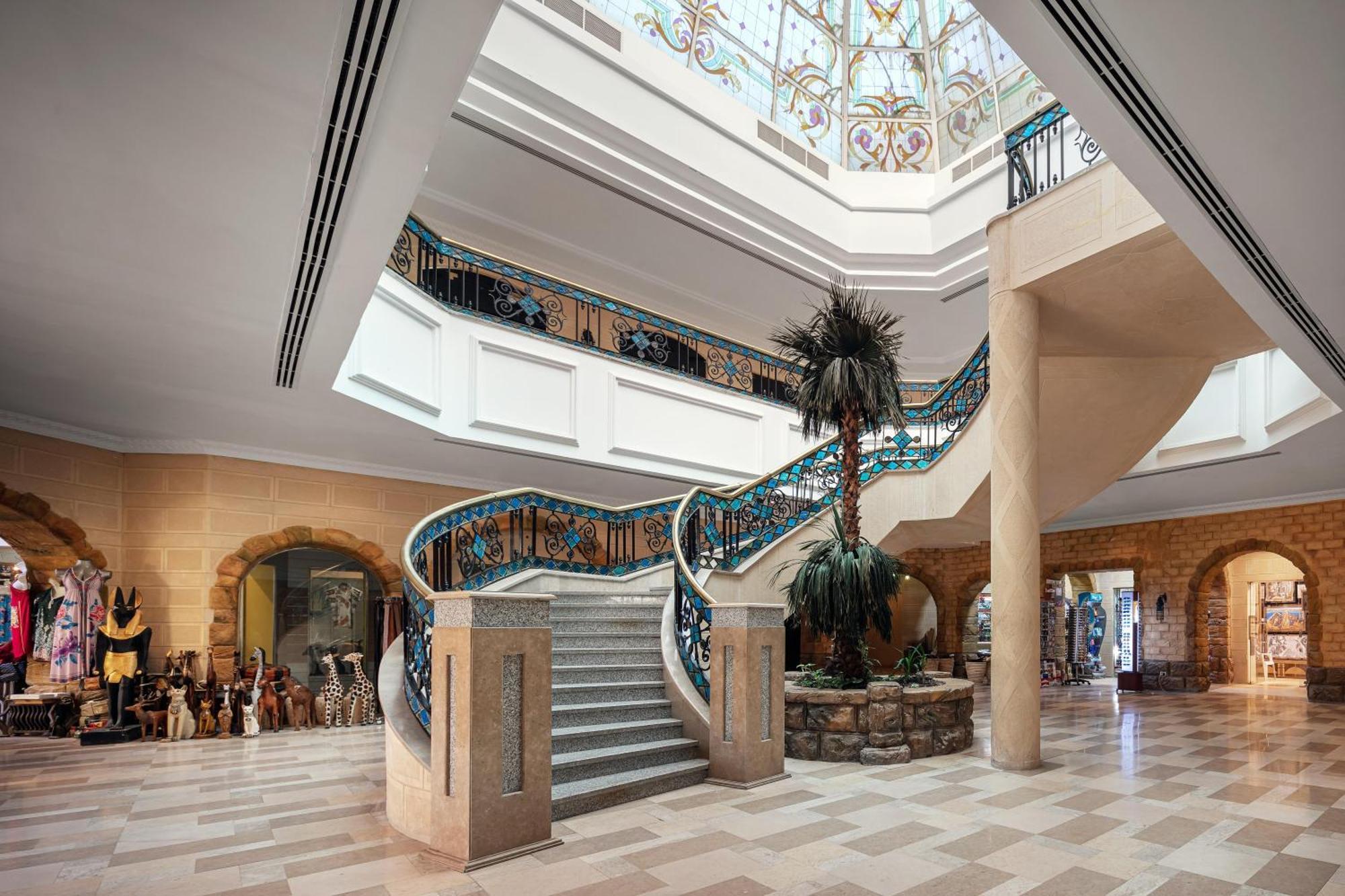 Palm Royale -