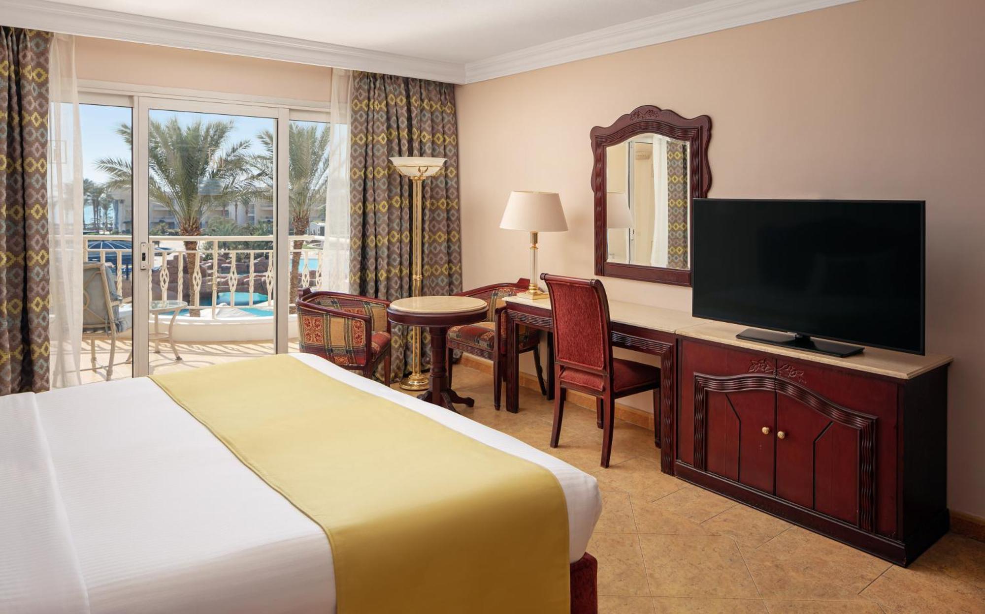 Palm Royale - 5*