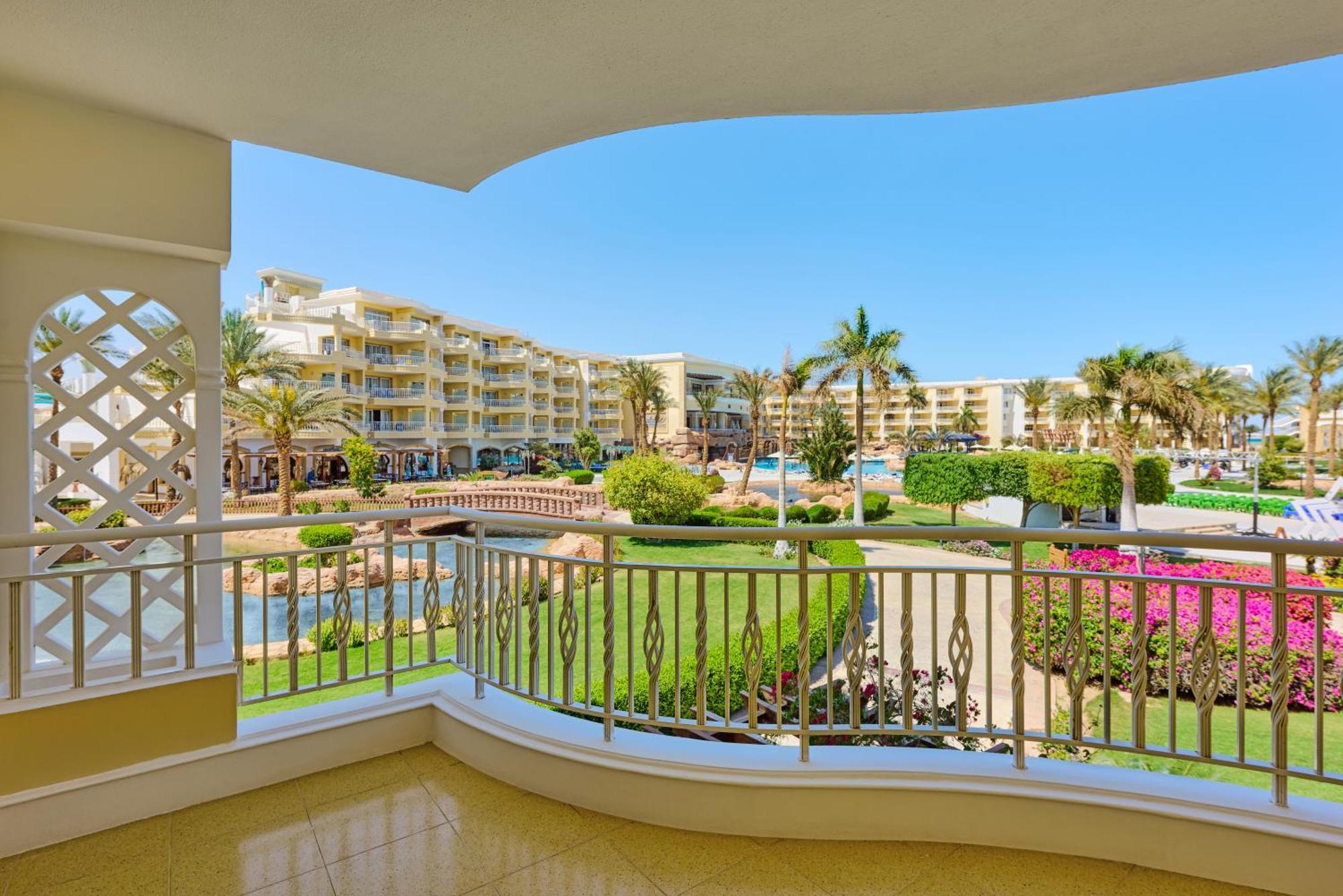 Palm Royale -